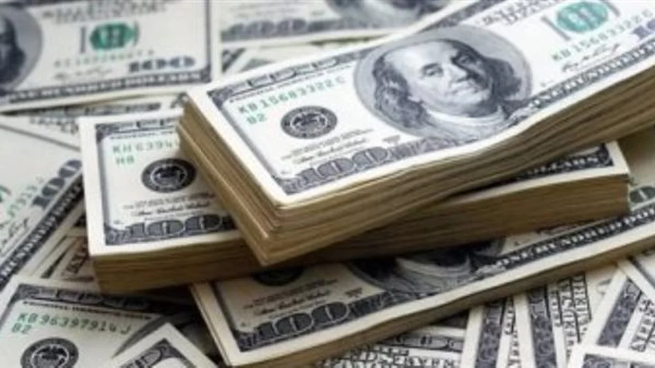 استقرار سعر الدولار أمام الجنيه في منتصف تعاملات الثلاثاء 7 أبريل 2026